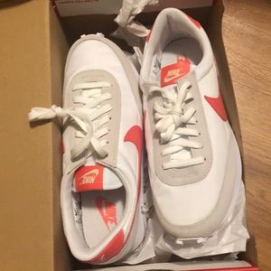 NIKE Daybreak Sneaker